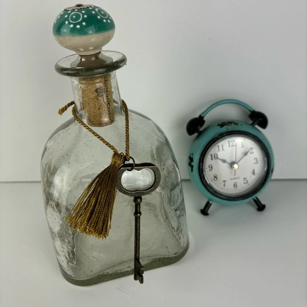 Vintage-Look- decor set-bottle & clock-aqua color